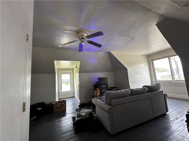 606 Chestnut St, New Castle, PA 16101