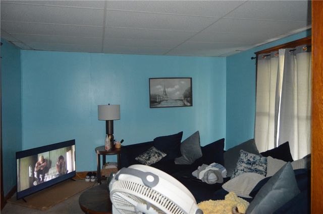 606 Chestnut St, New Castle, PA 16101