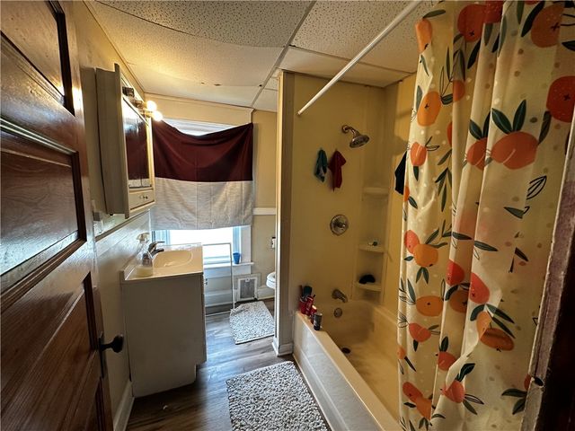 606 Chestnut St, New Castle, PA 16101