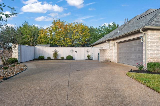 3803 Park Meadow Lane, Bryan, TX 77802