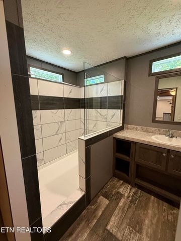 1366 Pearl Hinds Rd, Jamestown, TN 38556