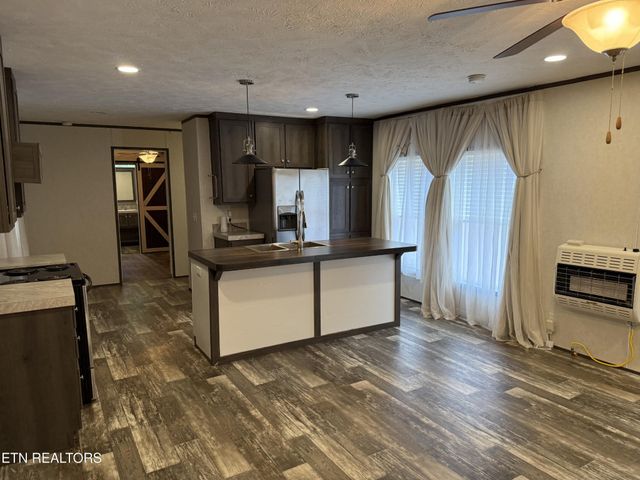 1366 Pearl Hinds Rd, Jamestown, TN 38556