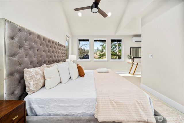 537 NW Juniper Street, Issaquah, WA 98027