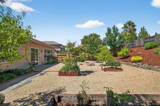 2206 Appaloosa Ct, Folsom, CA 95630