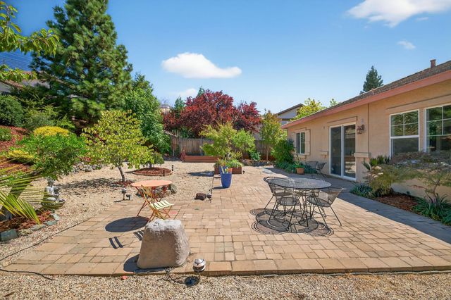 2206 Appaloosa Ct, Folsom, CA 95630