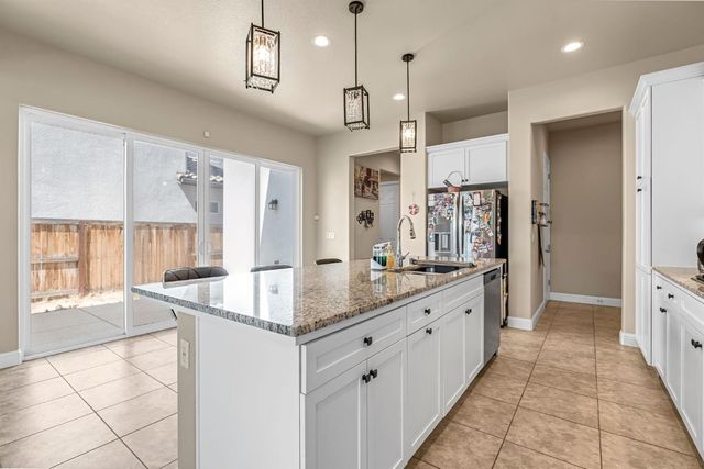 2468 Montana Avenue, Clovis, CA 93619