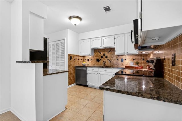 4590 VILLAGE OAKS Circle, Dunwoody, GA 30338