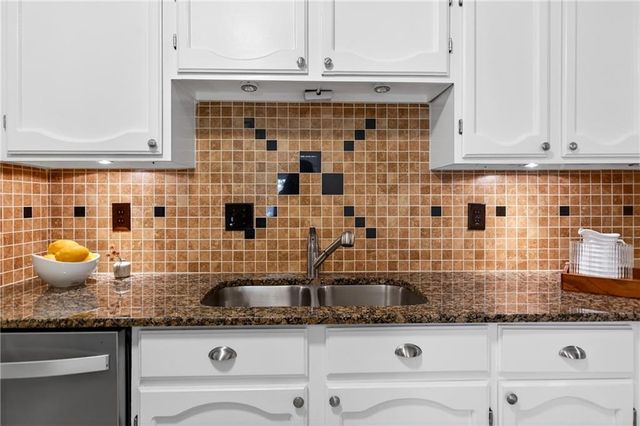 4590 VILLAGE OAKS Circle, Dunwoody, GA 30338