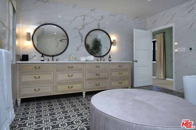 5005 Los Feliz, Los Angeles, CA 90027