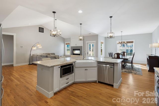 5 Magnolia Farms Drive, Asheville, NC 28806