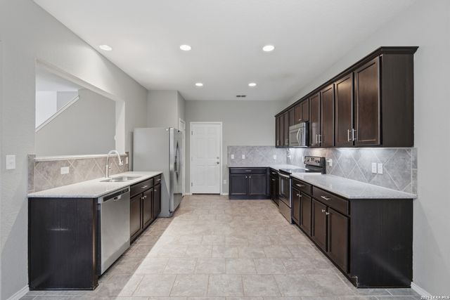 493 Auburn Park, Selma, TX 78154