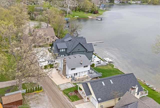 11417 N Shore Drive, Green Oak Township, MI 48189