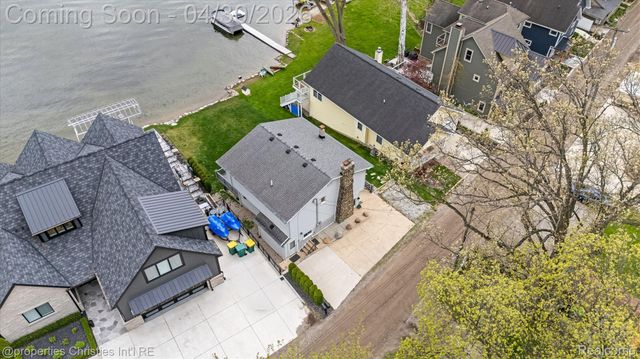 11417 N Shore Drive, Green Oak Township, MI 48189