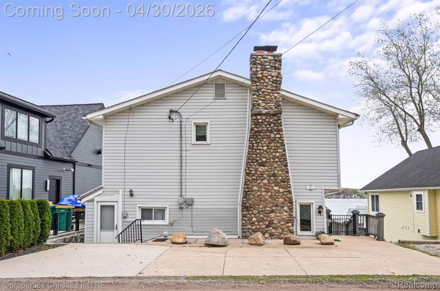 11417 N Shore Drive, Green Oak Township, MI 48189