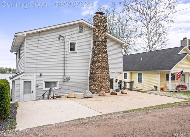 11417 N Shore Drive, Green Oak Township, MI 48189