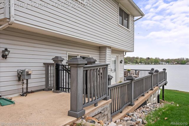 11417 N Shore Drive, Green Oak Township, MI 48189