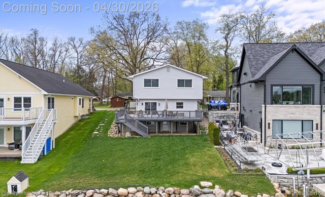 11417 N Shore Drive, Green Oak Township, MI 48189