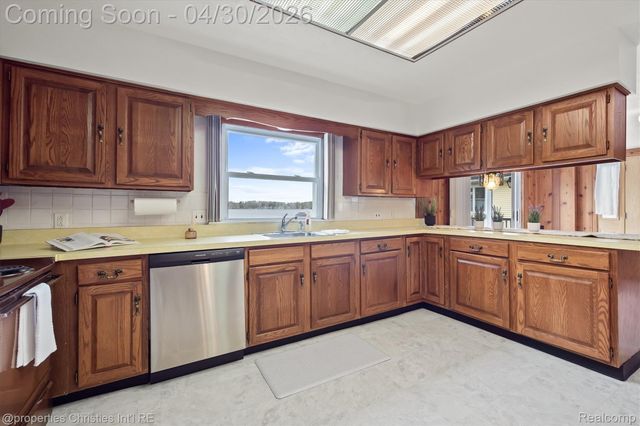 11417 N Shore Drive, Green Oak Township, MI 48189