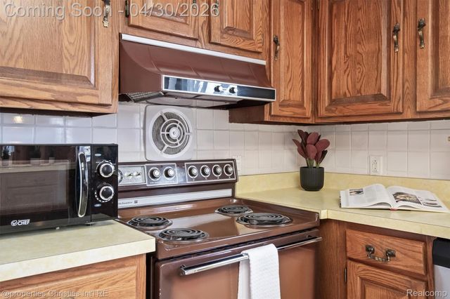 11417 N Shore Drive, Green Oak Township, MI 48189