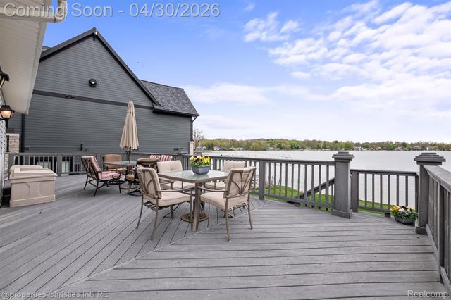 11417 N Shore Drive, Green Oak Township, MI 48189