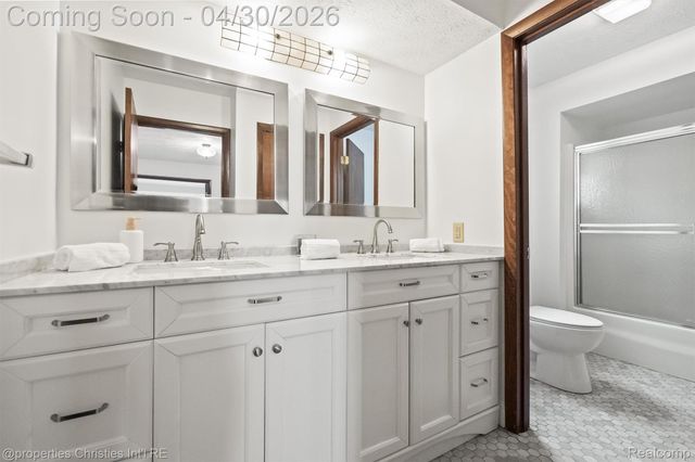 11417 N Shore Drive, Green Oak Township, MI 48189