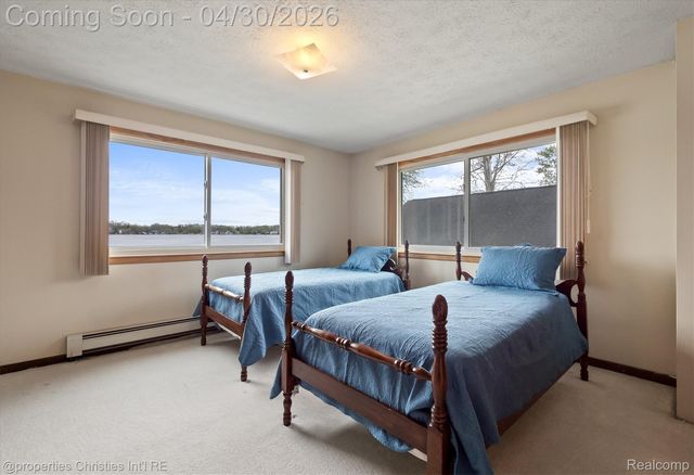 11417 N Shore Drive, Green Oak Township, MI 48189