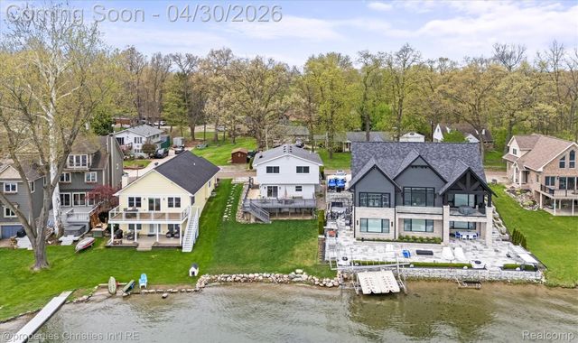 11417 N Shore Drive, Green Oak Township, MI 48189