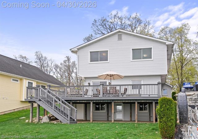11417 N Shore Drive, Green Oak Township, MI 48189