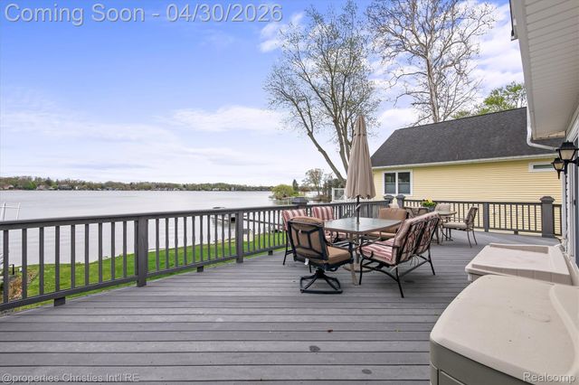 11417 N Shore Drive, Green Oak Township, MI 48189