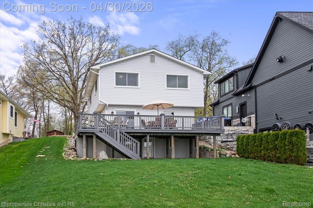 11417 N Shore Drive, Green Oak Township, MI 48189