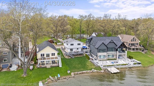 11417 N Shore Drive, Green Oak Township, MI 48189