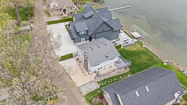 11417 N Shore Drive, Green Oak Township, MI 48189
