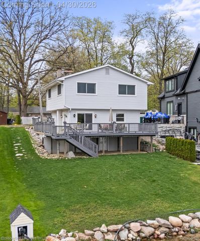 11417 N Shore Drive, Green Oak Township, MI 48189