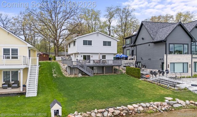 11417 N Shore Drive, Green Oak Township, MI 48189