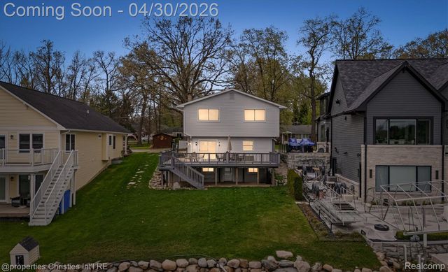 11417 N Shore Drive, Green Oak Township, MI 48189