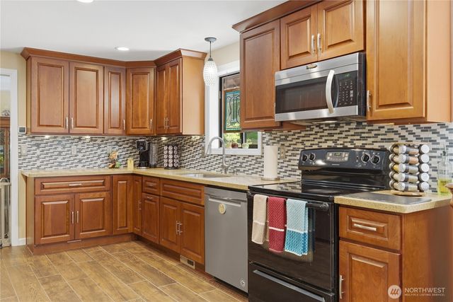 15257 Bandix Road SE, Olalla, WA 98359