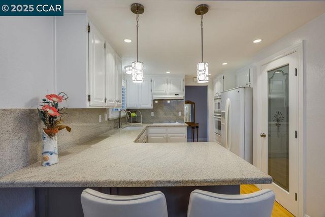 1221 McEwing Ct, Concord, CA 94521