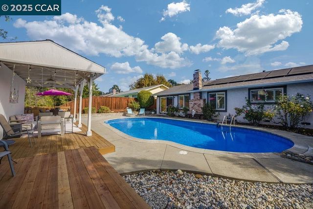 1221 McEwing Ct, Concord, CA 94521