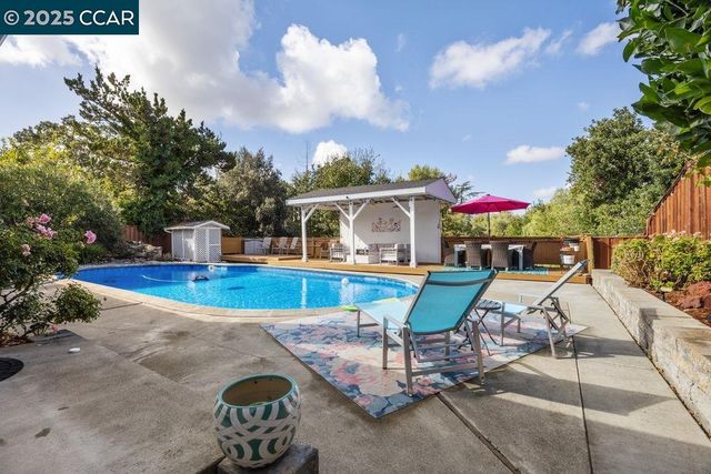 1221 McEwing Ct, Concord, CA 94521