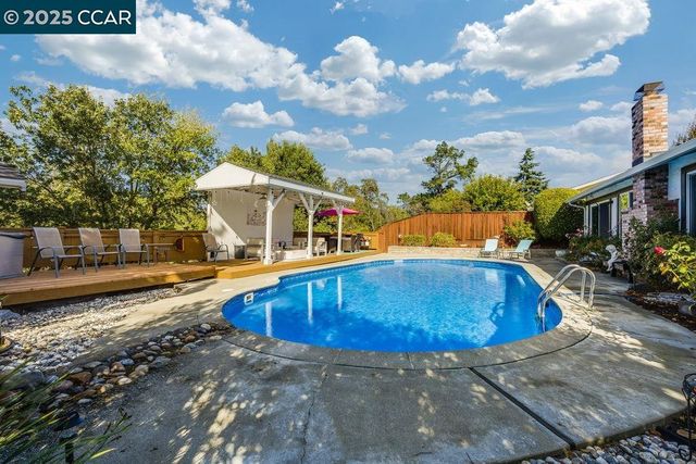 1221 McEwing Ct, Concord, CA 94521