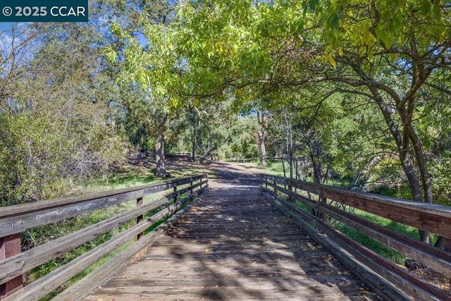 1221 McEwing Ct, Concord, CA 94521