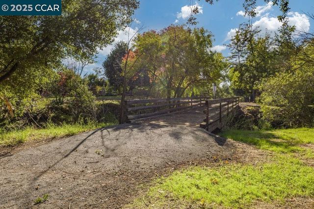 1221 McEwing Ct, Concord, CA 94521