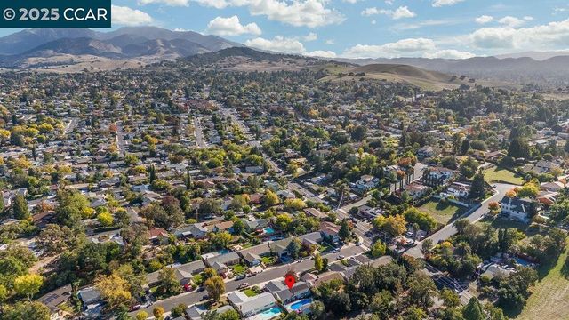 1221 McEwing Ct, Concord, CA 94521