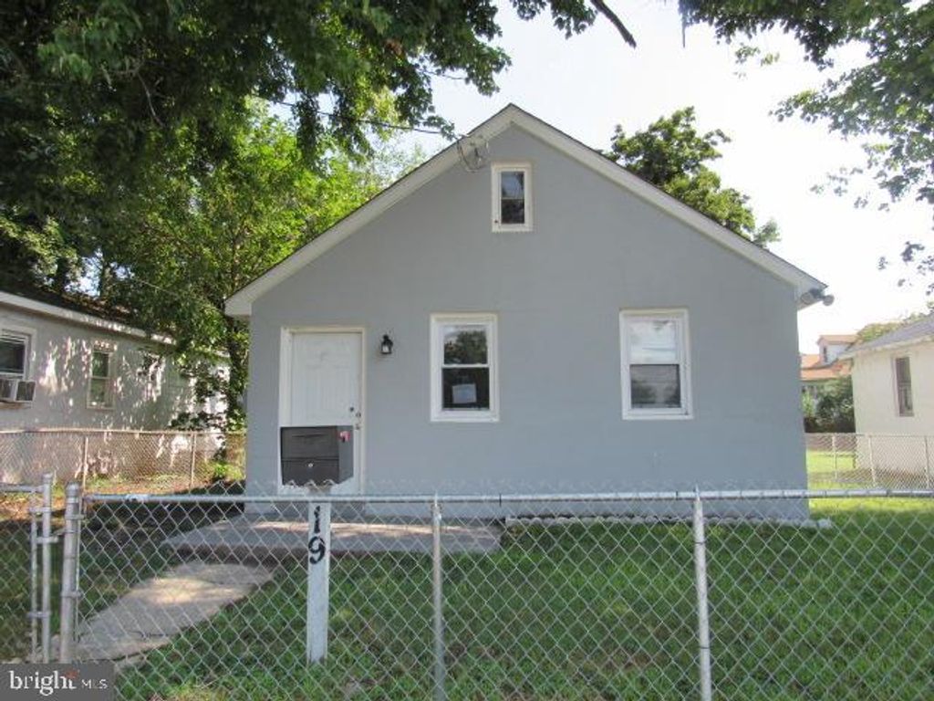 19 WILLIS AVE, Penns Grove, NJ 08069