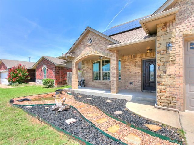 613 SW 7th St., S.W. 7th St., Moore, OK 73160