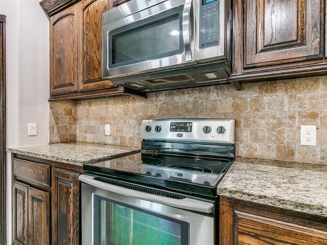 613 SW 7th St., S.W. 7th St., Moore, OK 73160