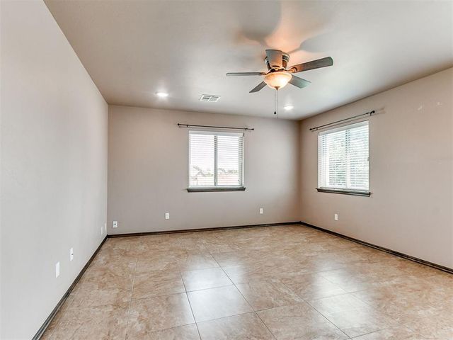 613 SW 7th St., S.W. 7th St., Moore, OK 73160