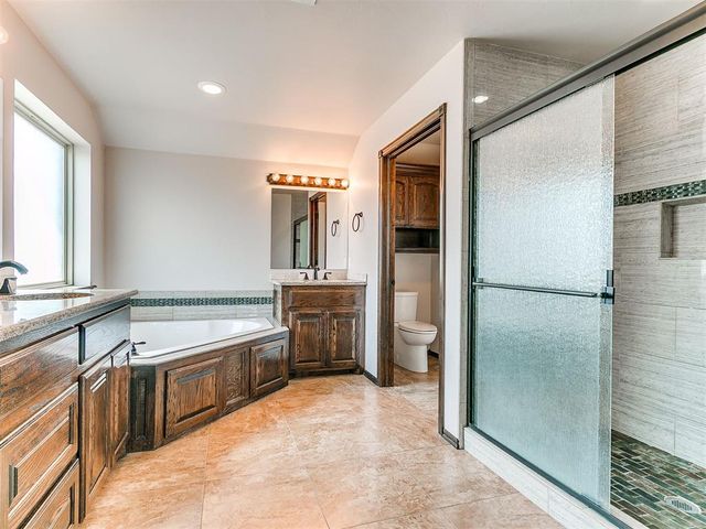 613 SW 7th St., S.W. 7th St., Moore, OK 73160