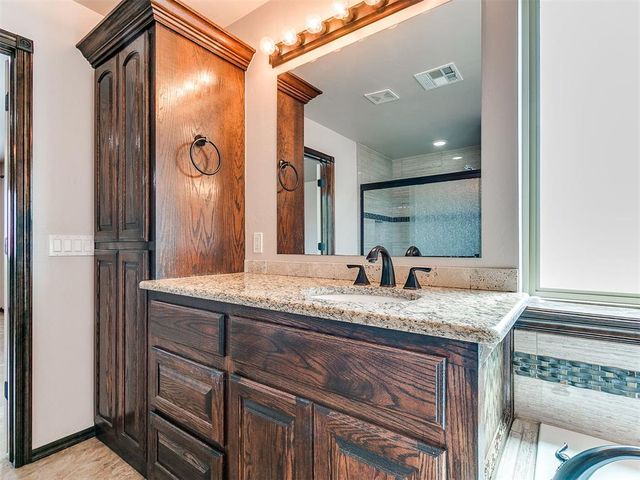 613 SW 7th St., S.W. 7th St., Moore, OK 73160