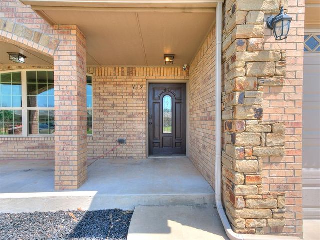 613 SW 7th St., S.W. 7th St., Moore, OK 73160